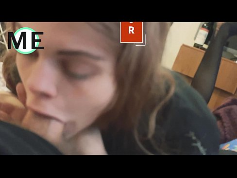 ❤️ Πούτσος στο λαιμό της, σκισμένο καλσόν και σκισμένα τακούνια ❤️❌ Σούπερ σεξ ❤